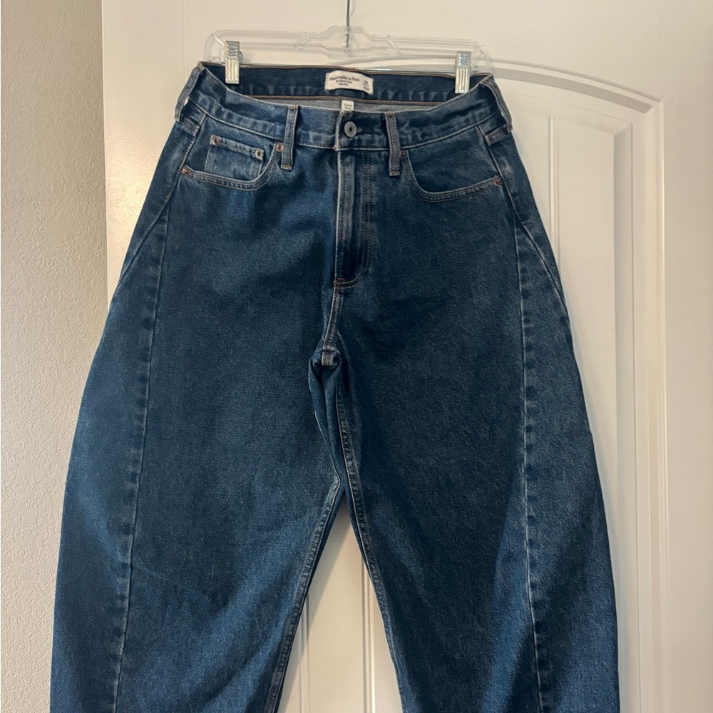 Abercrombie & Fitch Dark Blue Relaxed Jeans